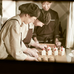 結婚式当日のスイーツやケーキを手掛ける併設のケーキショップ。結婚式後の家族の記念日にもぜひご利用ください♪|ENSOLEILLE（アンソレイエ）～VILLAGE WEDDING～の写真(54613524)