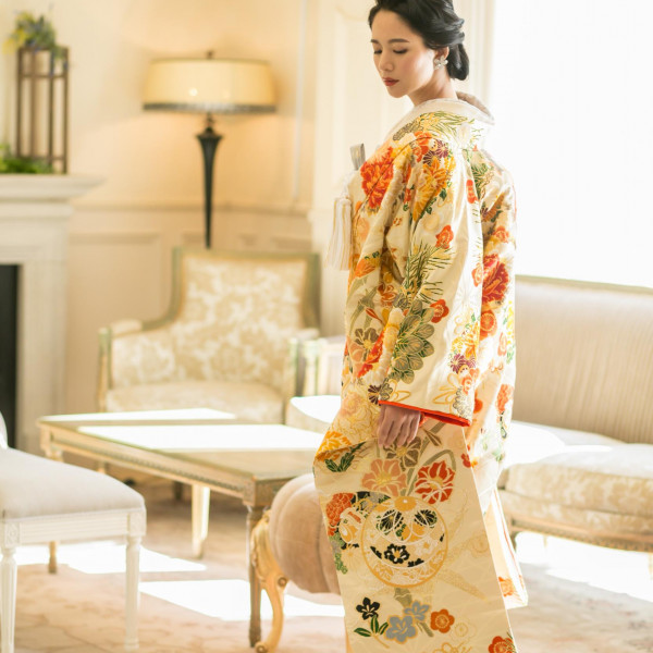 館内のロケーション撮影も和装が映える