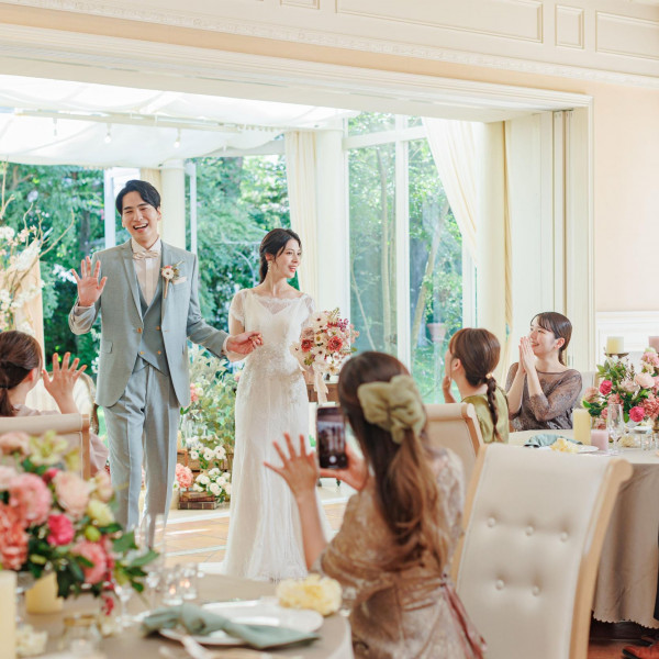 アットホームな会場での会食を