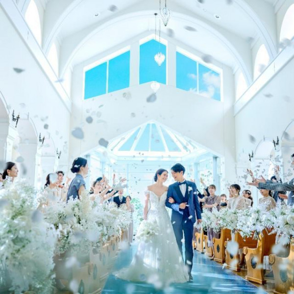 挙式は明るい時間で自然光を楽しんで