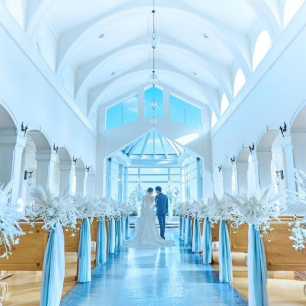 水上に浮かぶチャペル