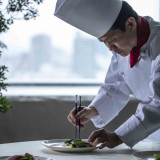 シェフ厳選の高級食材を贅沢に使って、華やかな見た目と味で心を満たしてくれる