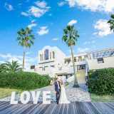 白い会場はギリシャの建物を彷彿とさせるリゾートテイスト♪