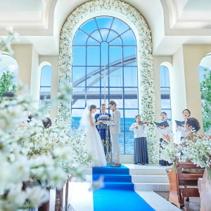海と空の青に包まれ、光溢れる空間で誓うセレモニー|リヴァージュブラン(RIVAGE BLANC)の写真(54333710)