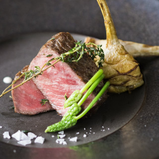 【最大100万円OFF】ジュワッと肉汁溢れる豪華国産牛を堪能×商品券付
