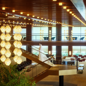 優雅な立ち居振る舞い。ウエディングレッスンを経て自信と優雅さに満ちた、芯から最高に美しい花嫁様に。|The Okura Tokyo（オークラ東京）の写真(56369675)