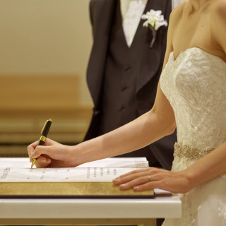 「これからも在り続ける」安心感。チャペルには、おふたりの結婚証明書が永久的に保管されます。