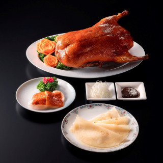 宮廷料理の流れをくむ最高級料理。アヒルの皮のパリパリ感と甘味噌の絶妙な組み合わせが絶品