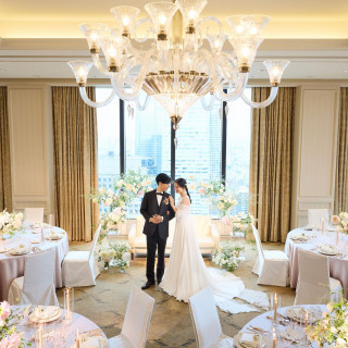 東京らしい眺望もおもてなしの一つ。東京タワーを背景にケーキ入刀ができるのも魅力です。