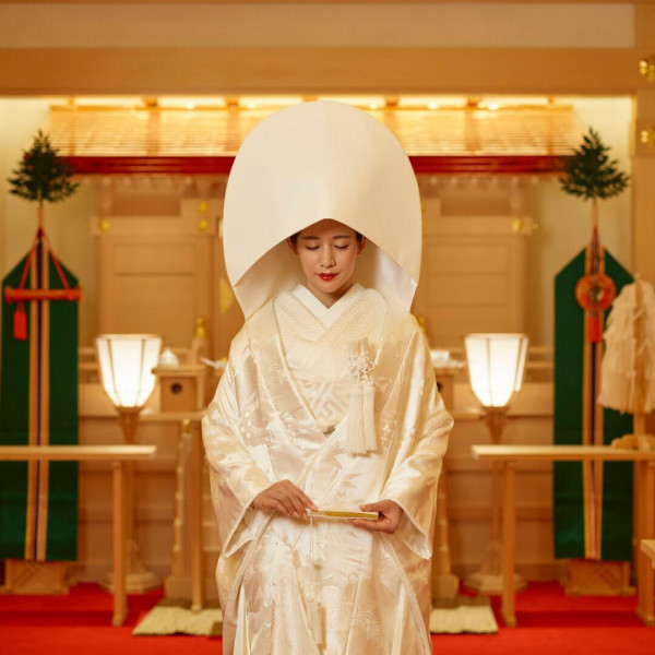 館内神殿：縁結びの社、また最初に神前式が行われたことでも名高い「東京大神宮」の御霊をお祀りしています