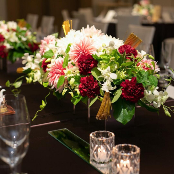 お祝いの席に相応しい、テーブルを彩るお花もご用意させていただきます。