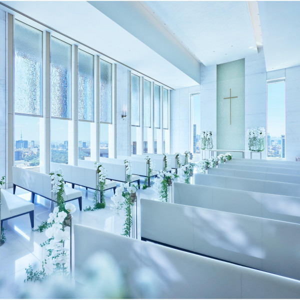 トップフロア41階で空につつまれる挙式を(スカイチャペル)