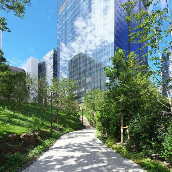 3路線4駅からアクセス可能。最寄り駅 日比谷線「虎ノ門ヒルズ駅」より約徒歩5分。