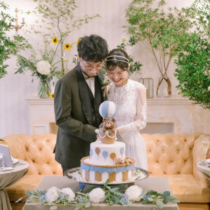 おふたりらしいケーキに入刀♪|Angepatio（アンジェパティオ）の写真(50379200)