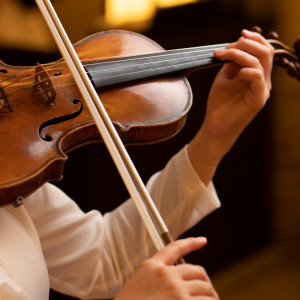 生のバイオリン演奏の中素敵な挙式のお時間をお過ごしください|Angepatio（アンジェパティオ）の写真(9072915)