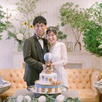 おふたりらしいケーキにご入刀!