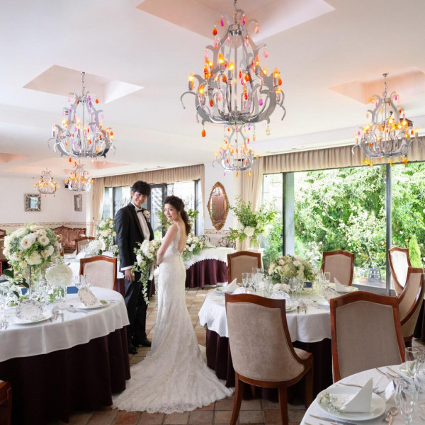 会場内でも緑豊かな披露宴会場