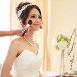 結婚式前日にドレスが会場に納品され、あとはご新婦様を待つのみ。
ご新婦様の幸せの為、専属ヘアメイクスタッフをはじめ、全スタッフがお手伝い致します。