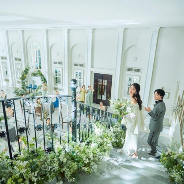 パーティ会場にある階段は花嫁から大人気