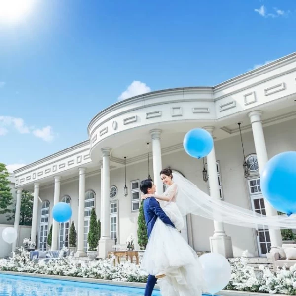 広大な敷地には趣の異なる2つの邸宅が隣接