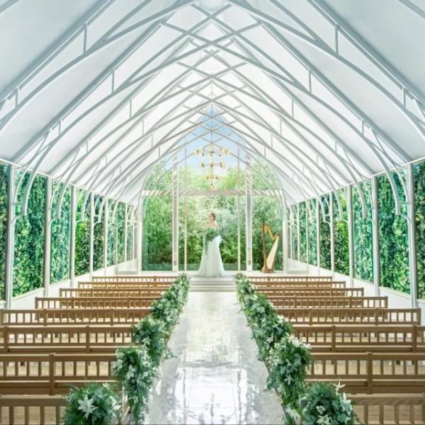 緑・木・光の森のチャペル