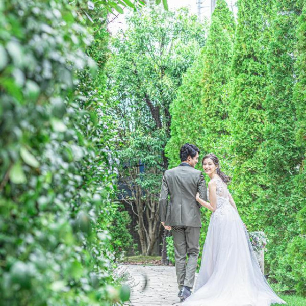 広大な敷地には趣の異なる2つの邸宅が隣接