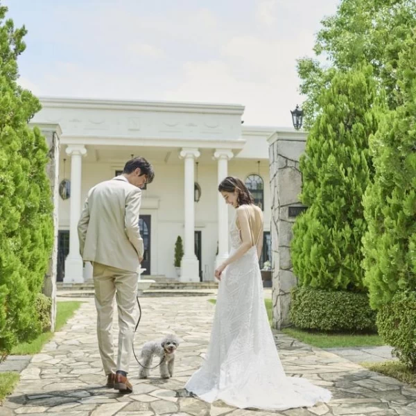 広大な敷地には趣の異なる2つの邸宅が隣接