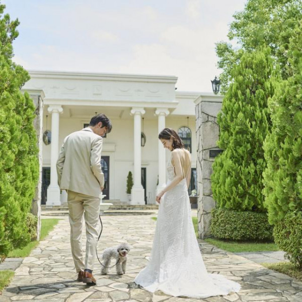 広大な敷地には趣の異なる2つの邸宅が隣接