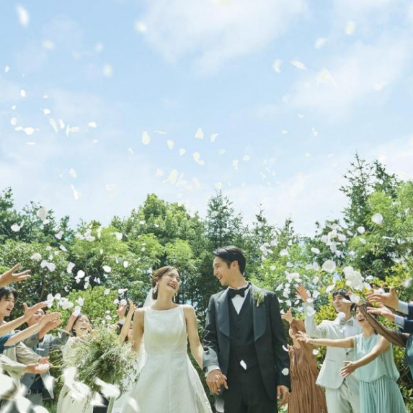 広大な敷地には趣の異なる2つの邸宅が隣接