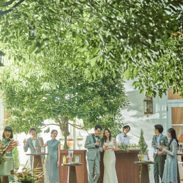 広大な敷地には趣の異なる2つの邸宅が隣接