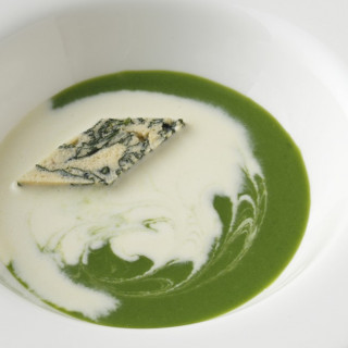 季節の食材でつくるポタージュ。一番おいしい時期の納得した食材でのスープは絶品。