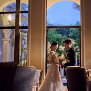 大人なロマンチックな空間で特別なひと時を過ごそう。|アーヴェリール迎賓館（岡山）/テイクアンドギヴ・ニーズウェディングの写真(54732325)