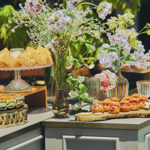 披露宴を彩るケーキはトレンドも意識|アーヴェリール迎賓館（岡山）/テイクアンドギヴ・ニーズウェディングの写真(53892571)