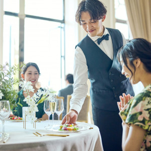 温かい・冷たいのベストタイミングでお料理を提供|アーヴェリール迎賓館（岡山）/テイクアンドギヴ・ニーズウェディングの写真(53892569)