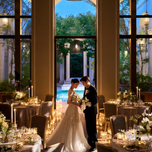 ロマンティックなナイトウェディングもいつもと違ったあなたを演出|アーヴェリール迎賓館（岡山）/テイクアンドギヴ・ニーズウェディングの写真(53894144)