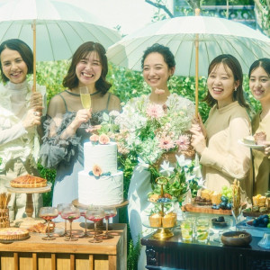 ガーデンでのデザートビュッフェはおしゃれなスイーツをたくさん並べて|アーセンティア迎賓館(高崎)/テイクアンドギヴ・ニーズウェディングの写真(55884201)