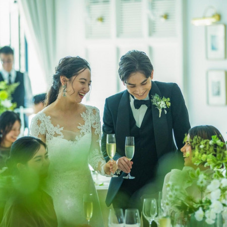 ゲストのテーブルをゆっくりまわって直接感謝の気持ちを伝えよう