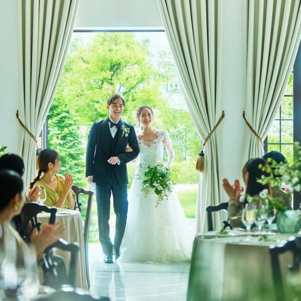 優しくお2人を照らす太陽の光が新婦様をより素敵に演出します