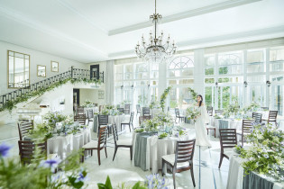 お二人登場で披露宴のスタート|アーヴェリール迎賓館（姫路）/テイクアンドギヴ・ニーズウェディングの写真(56273561)