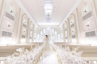 感動の挙式がスタート・・・|アーヴェリール迎賓館（姫路）/テイクアンドギヴ・ニーズウェディングの写真(56273405)