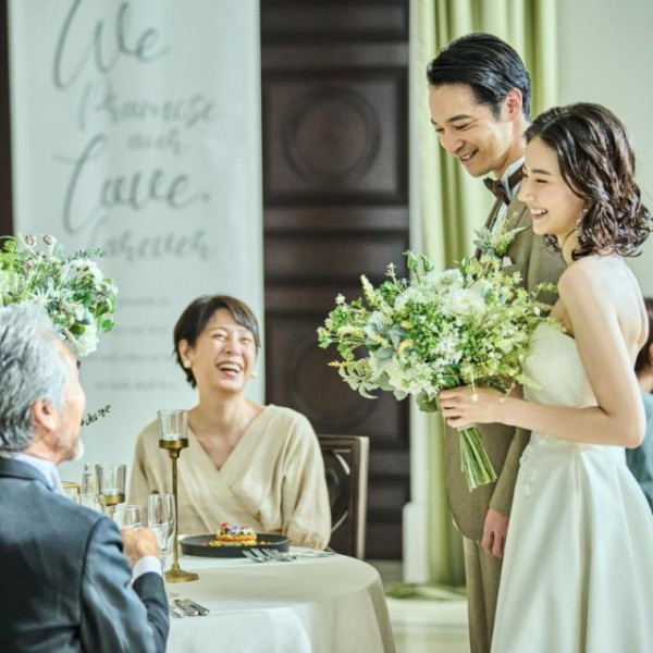 公式HPから予約限定！ギフトプレゼント