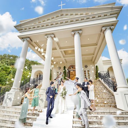 憧れの大階段でゲストからの祝福を|ニーズ八王子 by T&G WEDDING(旧 ヒルサイドクラブ迎賓館 八王子)の写真(45940368)