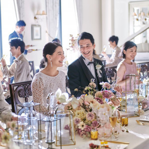 大好きなゲストとの会話が弾むテーブルレイアウトもおすすめ|山手迎賓館(横浜)の写真(7329270)