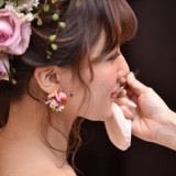 新婦様の好みやドレスの色味を合わせたメークも細かくご相談!
丁寧にトータルコーディネート致します