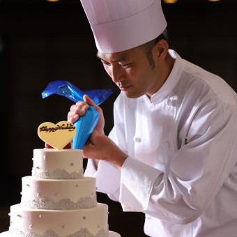 パティシエ☆お2人の想いやイメージを受け結婚式という晴れ舞台を彩るケーキをお作り致します。