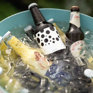 屋上での乾杯に、アルコールやソフトドリンクまで幅広い種類をご用意|南青山ル・アンジェ教会の写真(53322188)