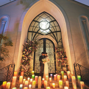 キャンドルの煌めきが美しい教会。ライトアップされた外観でロマンティックな撮影も|南青山ル・アンジェ教会の写真(53322890)