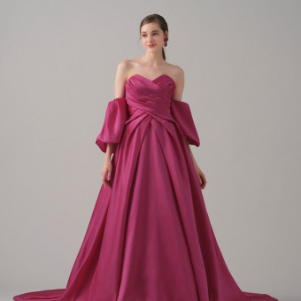 大人っぽさと可愛らしさを兼ね備えたチェリーピンクのドレス