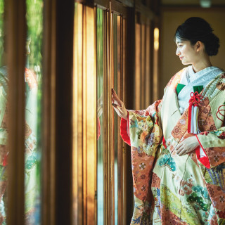 フォレストテラス明治神宮・桃林荘は、ドレス・和装どちらを纏うのもふさわしい場所となっています