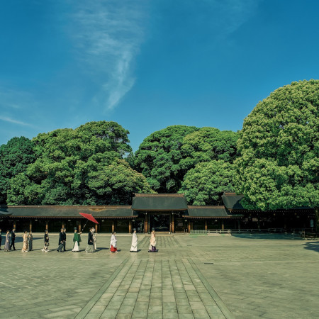 澄み渡る空気と壮大な自然美とに抱かれる【明治神宮での神前挙式】